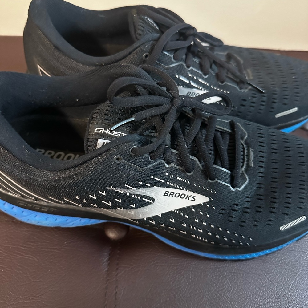Brooks sneakers, gently used, great running or walking shoes.